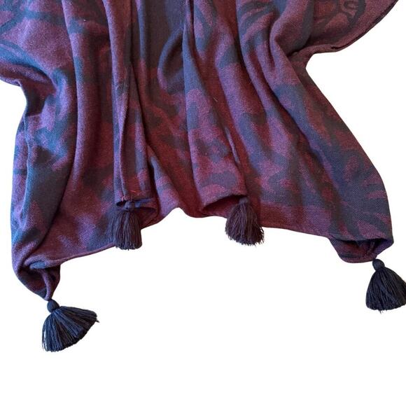 Cleobella Boho Tassel Poncho Wrap – Burgundy & Black Floral – EUC 763F - Picture 3 of 8
